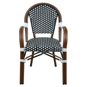 Terrassenstuhl aus Kunststoffrattan mit Armlehne Terrassenstuhl aus Kunststoffrattan mit Armlehne