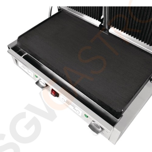 Buffalo Kontaktgrill doppel gerillt/glatt Leistung: 2,9kW. Doppelter Grill. Gerillte obere und flache untere Platte